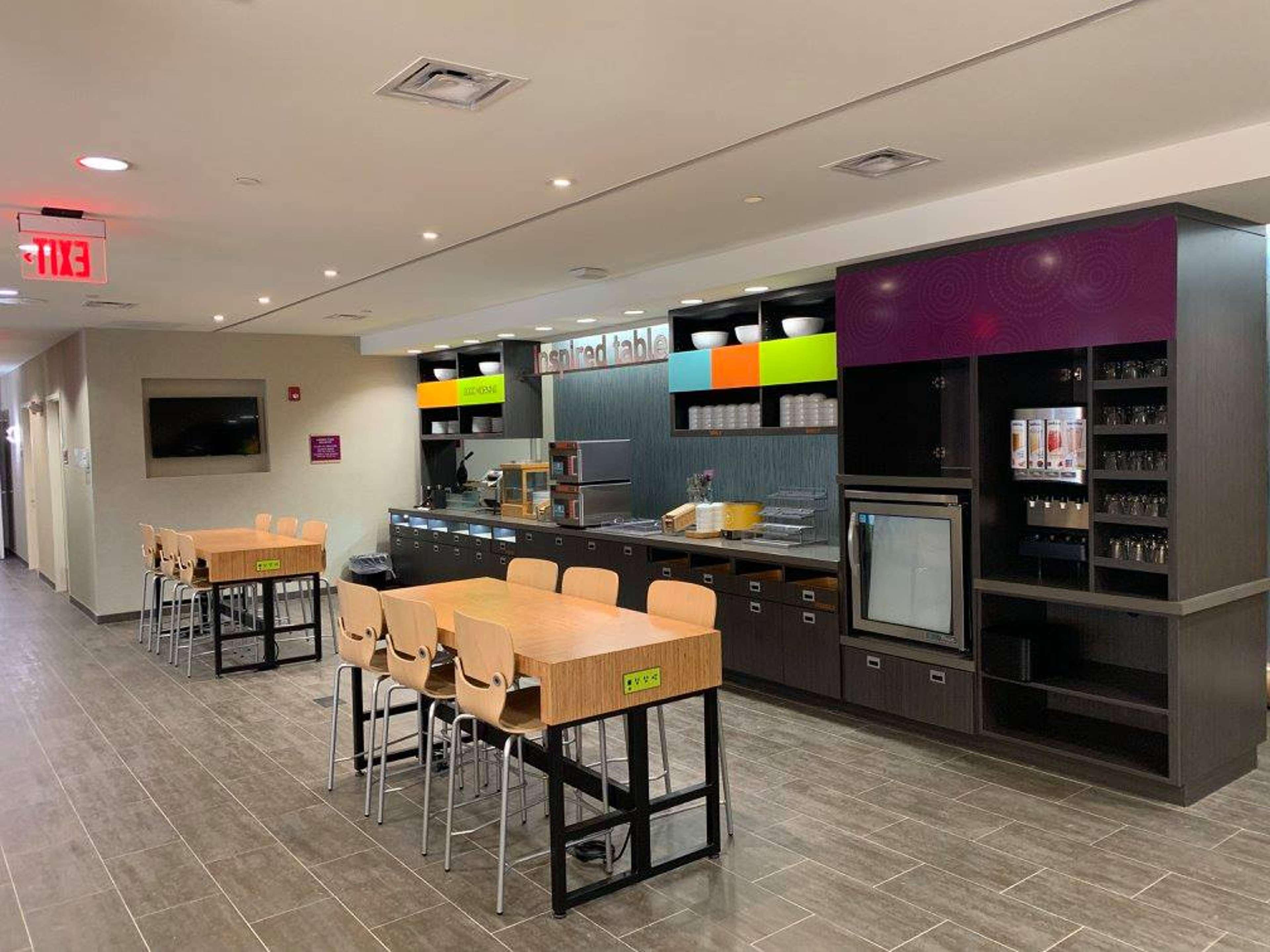 Home2 Suites By Hilton Newark Airport Exterior photo